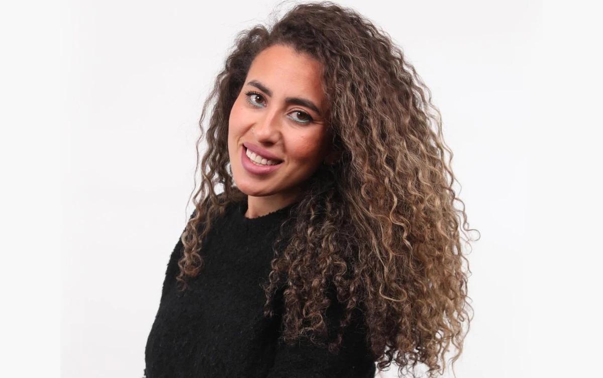 منة عدلي القيعي تتحدث عن كواليس التترات الرمضانية.. وأصعب تتر كتبته